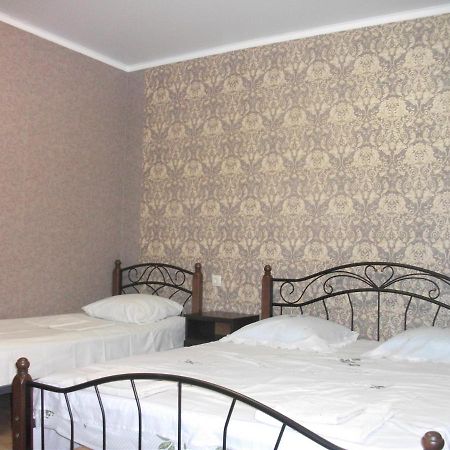 Guesthouse On Kabardinskaya 139A Гагра Екстериор снимка