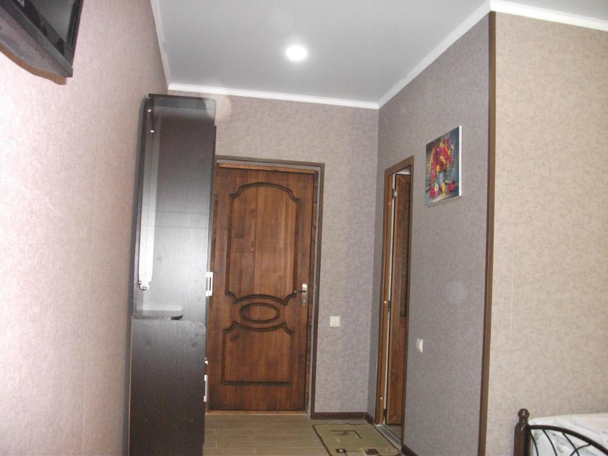 Guesthouse On Kabardinskaya 139A Гагра Екстериор снимка
