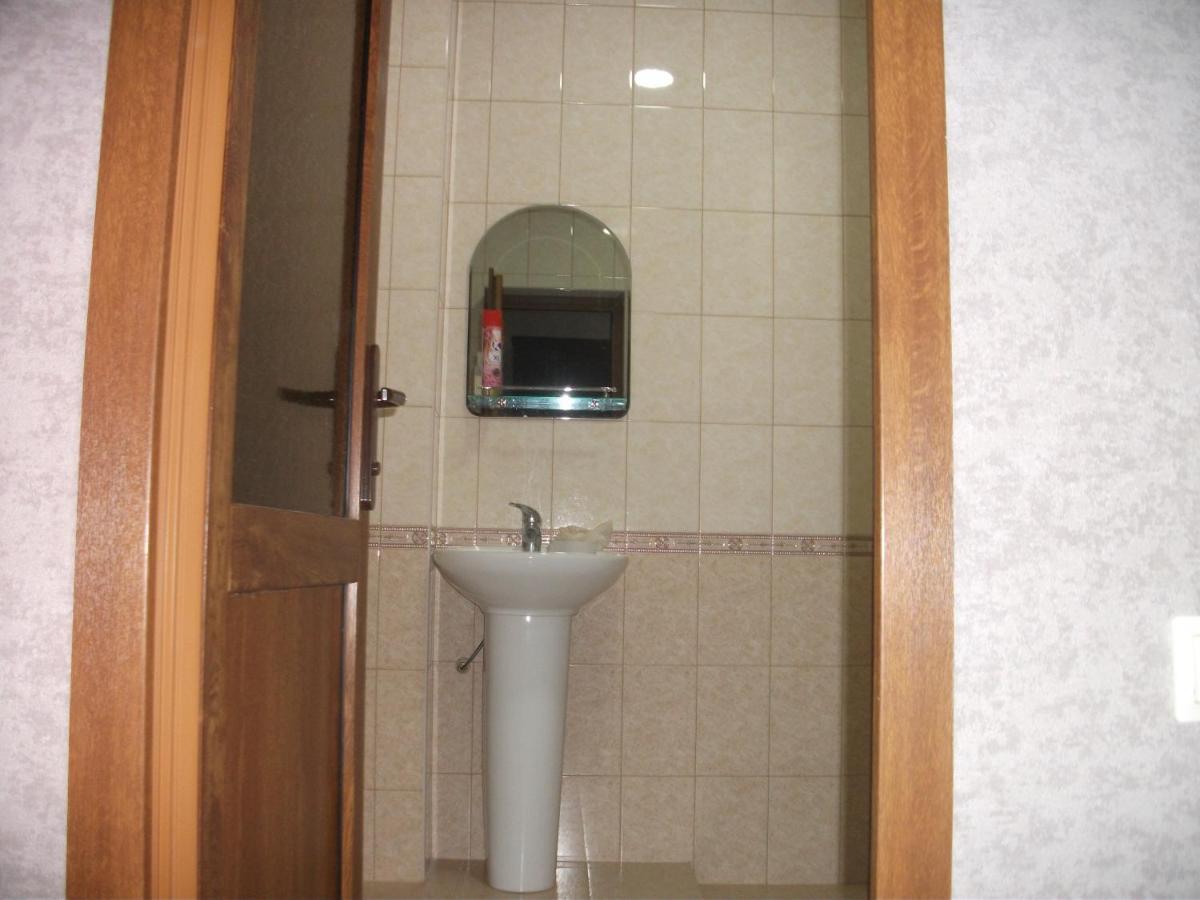 Guesthouse On Kabardinskaya 139A Гагра Екстериор снимка