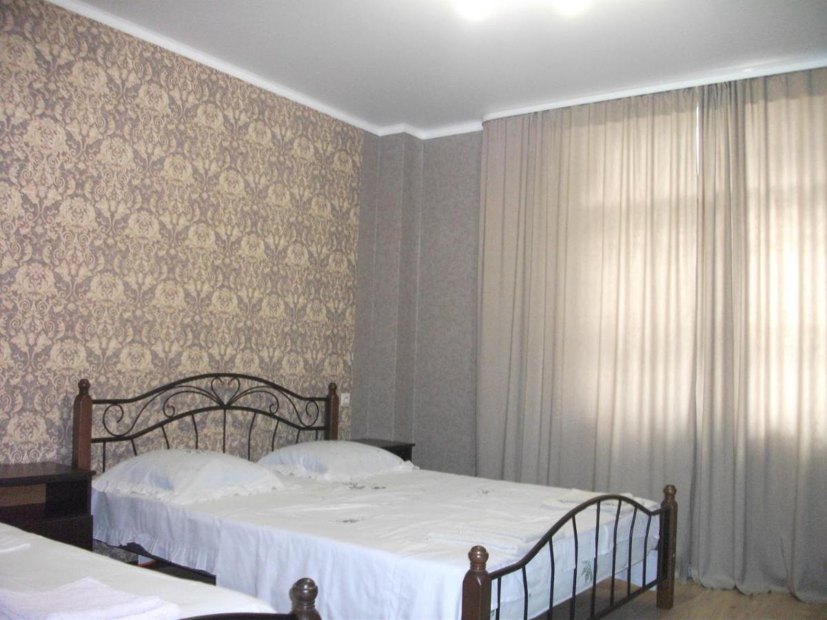 Guesthouse On Kabardinskaya 139A Гагра Екстериор снимка