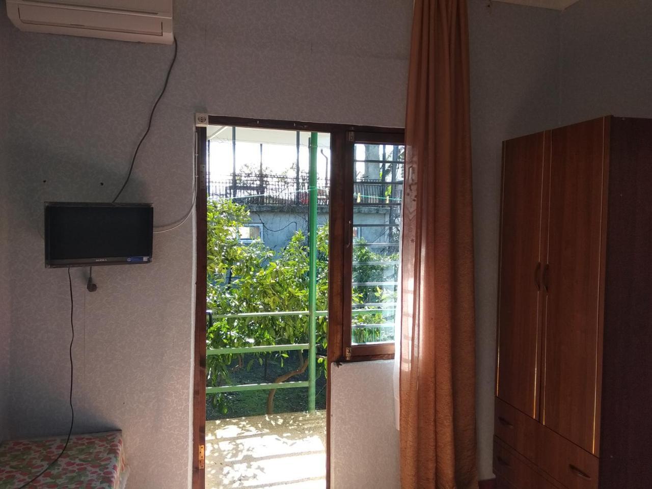 Guesthouse On Kabardinskaya 139A Гагра Екстериор снимка